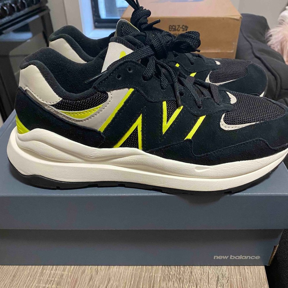 New Balance 57/40 Sneakers SIZE 8